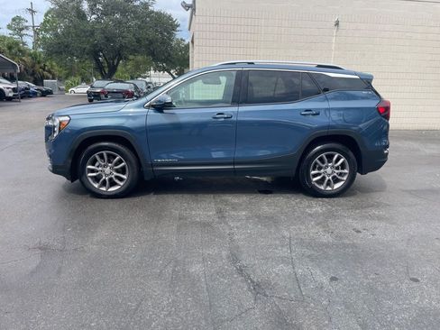 Used 2024 GMC Terrain SLT AWD/4WD image 2