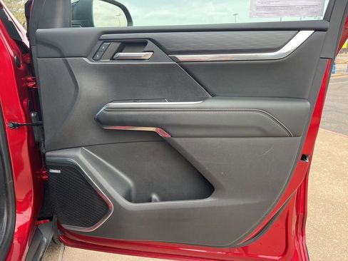 Used 2024 GMC Acadia Elevation w/ Trailering Package image 17