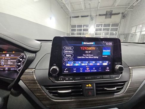 Certified 2019 Nissan Altima 2.5 Platinum image 18