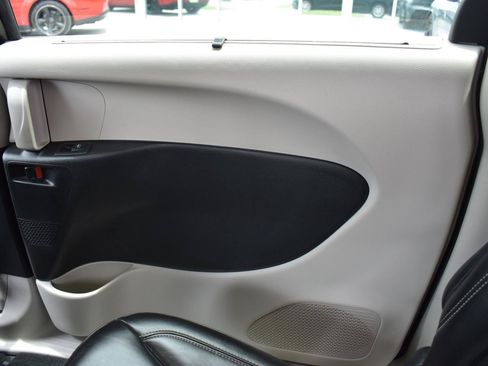 Used 2023 Chrysler Pacifica Touring-L FWD image 61