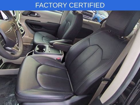 Certified 2024 Chrysler Pacifica Touring-L image 22