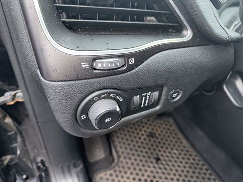 Used 2020 Jeep Cherokee Trailhawk w/ Comfort/Convenience Group image 18