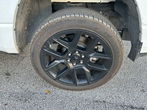 Used 2024 RAM 1500 Laramie image 9