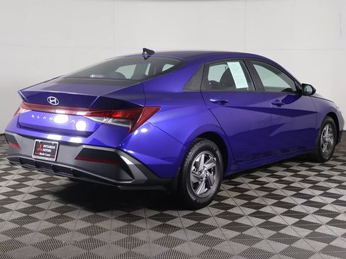 Used 2025 Hyundai Elantra SE FWD image 8
