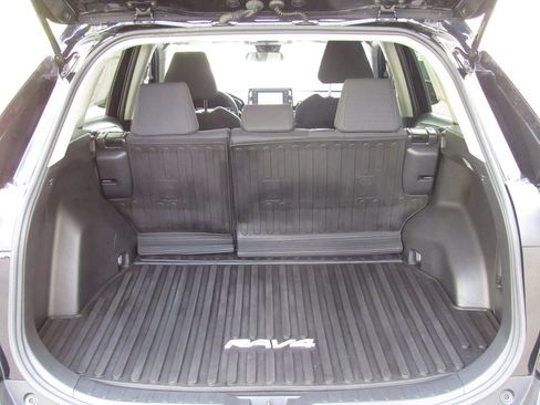 Certified 2021 Toyota RAV4 LE AWD/4WD image 20