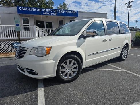 Used 2011 Chrysler Town & Country Touring-L w/ Entertainment Group #2 image 2