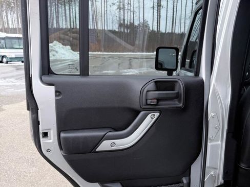 Used 2012 Jeep Wrangler Unlimited Rubicon w/ Dual Top Group image 15