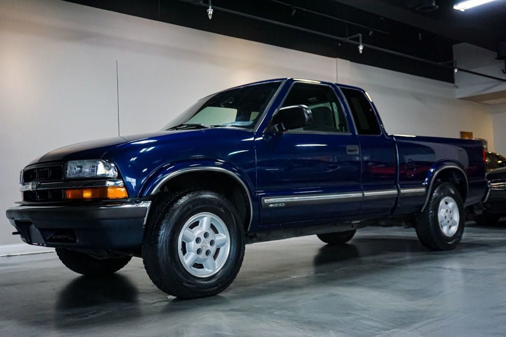 Used 2002 Chevrolet S10 Pickup LS w/ LS Preferred Equipment Group AWD/4WD image 3