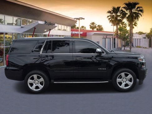 Used 2018 Chevrolet Tahoe Premier RWD image 2