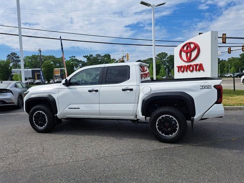 New 2026 Toyota Tacoma TRD Off-Road AWD/4WD image 9