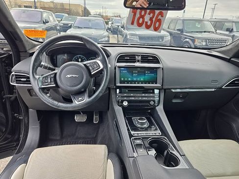Used 2017 Jaguar F-PACE R-Sport image 14