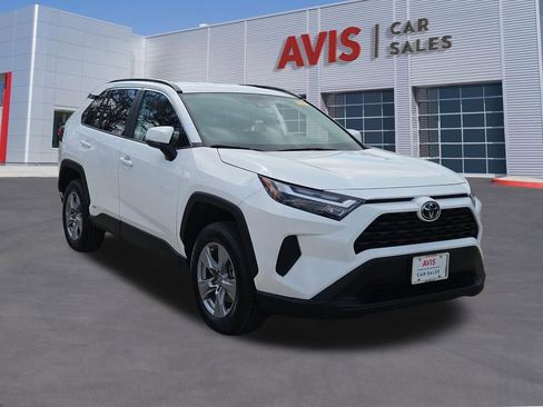Used 2025 Toyota RAV4 XLE image 9