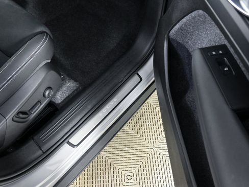 Certified 2025 Volvo XC40 B5 Plus image 26