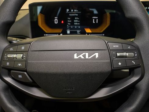 New 2025 Kia K4 LXS image 13