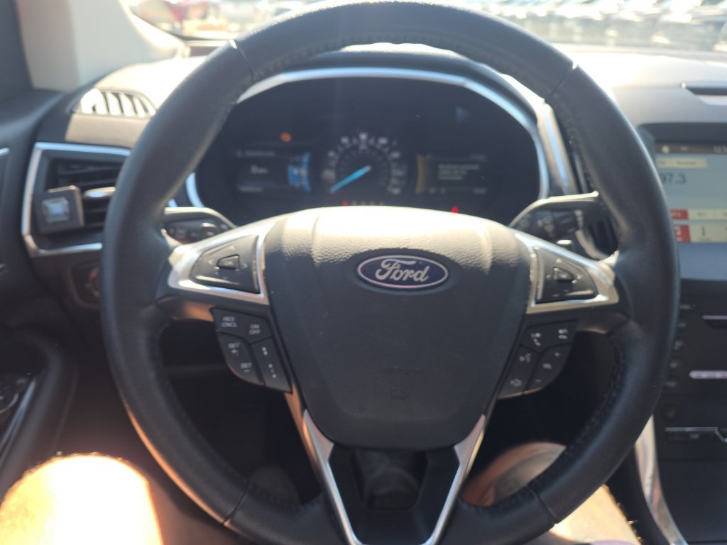 Used 2018 Ford Edge Titanium w/ Ford Safe & Smart Package AWD/4WD image 12