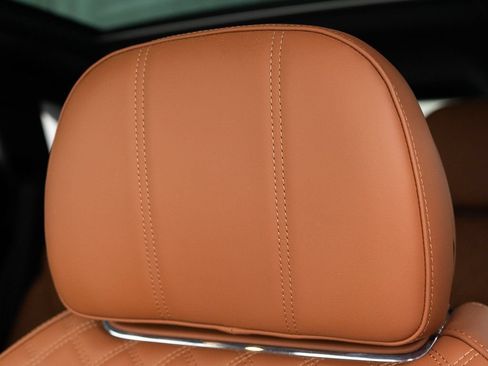 Certified 2022 Bentley Bentayga AWD/4WD image 17