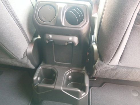 New 2025 Jeep Gladiator Sport image 17