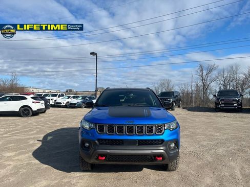 Used 2025 Jeep Compass Trailhawk image 3