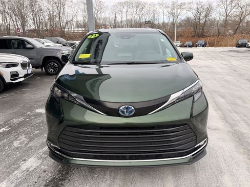 Used 2024 Toyota Sienna XLE image 8