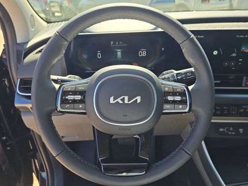 New 2026 Kia Carnival FWD image 28
