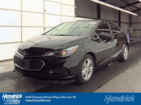 Used 2018 Chevrolet Cruze LT w/ Convenience Package image 1