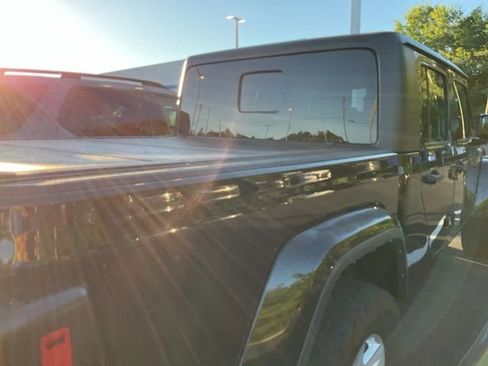 Used 2023 Jeep Gladiator Sport AWD/4WD image 6