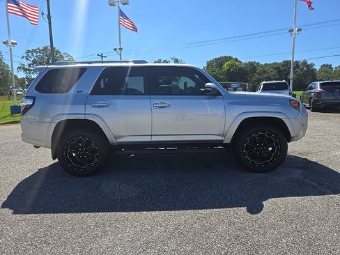 Used 2018 Toyota 4Runner SR5 Premium image 4