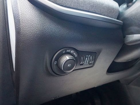 Used 2022 Jeep Compass Latitude w/ Sun and Sound Group image 18