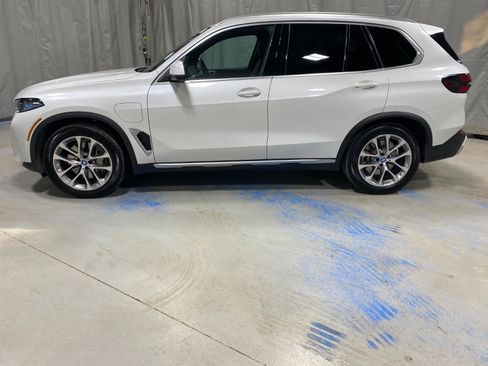 Certified 2025 BMW X5 xDrive50e w/ Premium Package image 5