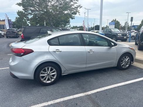 Used 2017 Kia Forte LX w/ LX Popular Package FWD image 3