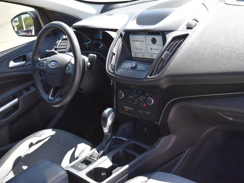 Used 2019 Ford Escape SE image 12