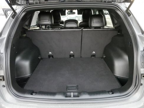 Used 2023 Jeep Compass Limited image 18