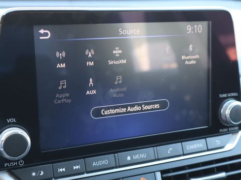 Used 2024 Nissan Altima 2.5 SV FWD image 8