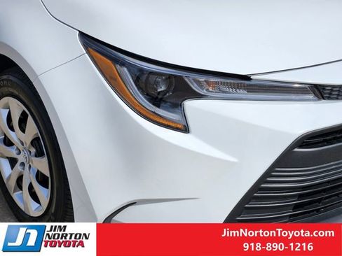Used 2025 Toyota Corolla LE image 9