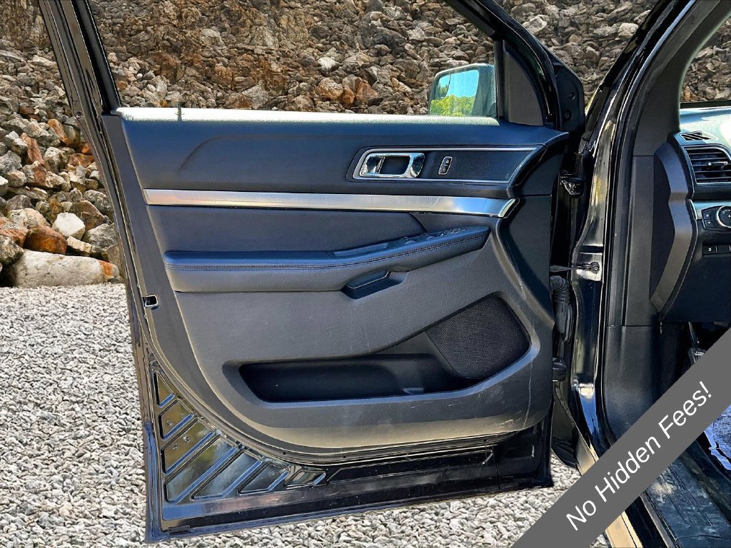Used 2018 Ford Explorer XLT w/ Equipment Group 202A AWD/4WD image 21