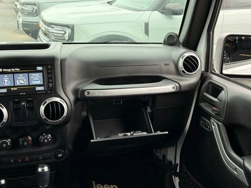 Used 2014 Jeep Wrangler Sahara w/ Dual Top Group AWD/4WD image 27