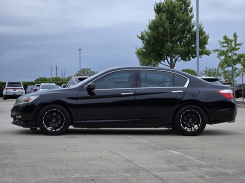 Used 2014 Honda Accord Touring image 2