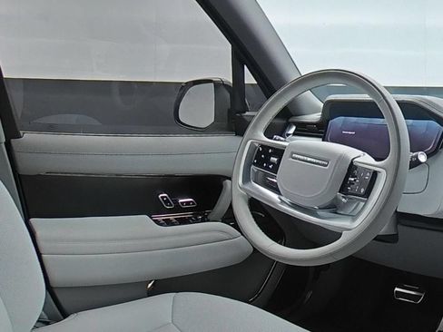 Used 2025 Land Rover Range Rover SV AWD/4WD image 23