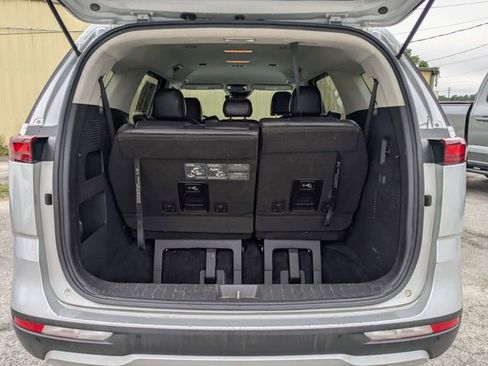 Used 2023 Kia Carnival LX FWD image 12