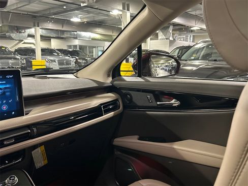 Used 2023 Lincoln Nautilus Reserve w/ Equipment Group 201A image 25