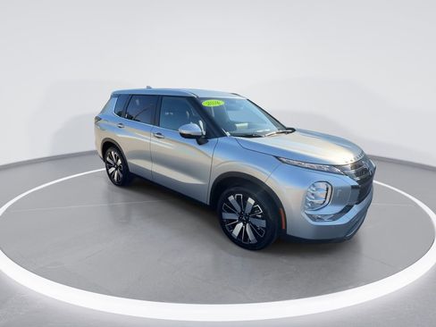 New 2026 Mitsubishi Outlander SE AWD/4WD image 2