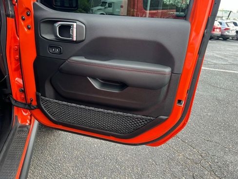 Used 2023 Jeep Gladiator Rubicon w/ Cold Weather Group AWD/4WD image 39