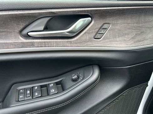 New 2025 Jeep Grand Cherokee L Limited image 14