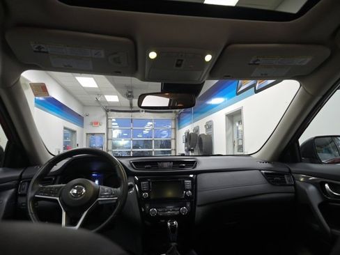 Used 2018 Nissan Rogue SL w/ Premium Package image 15
