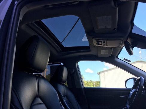 Used 2022 Toyota Highlander XLE AWD/4WD image 25