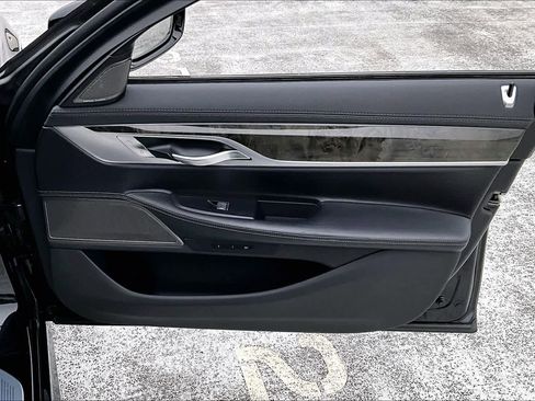 Used 2020 BMW 745e xDrive image 21