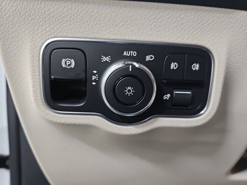 Certified 2026 Mercedes-Benz GLB 250 4MATIC image 27