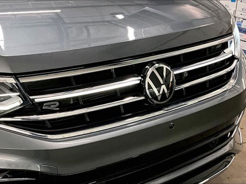 Used 2024 Volkswagen Tiguan SEL R-Line image 32