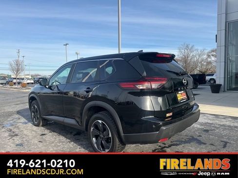 Used 2024 Nissan Rogue SV image 9