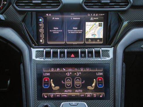 Used 2024 Lamborghini Urus Performante AWD/4WD image 16